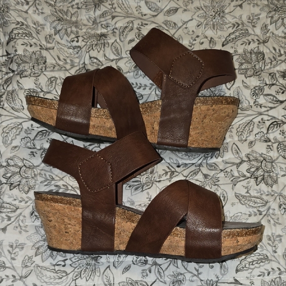 Pierre Dumas Brown Cork Wedge Sandals - Picture 8 of 9